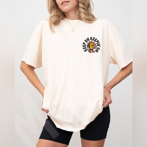 Comfort Colors Keep on Keepin’ on Retro Sunshine Graphic Tee - Picture 2 of 12